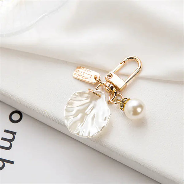 Elegant Peach Heart Shell Pendant Key Chain with Pearl