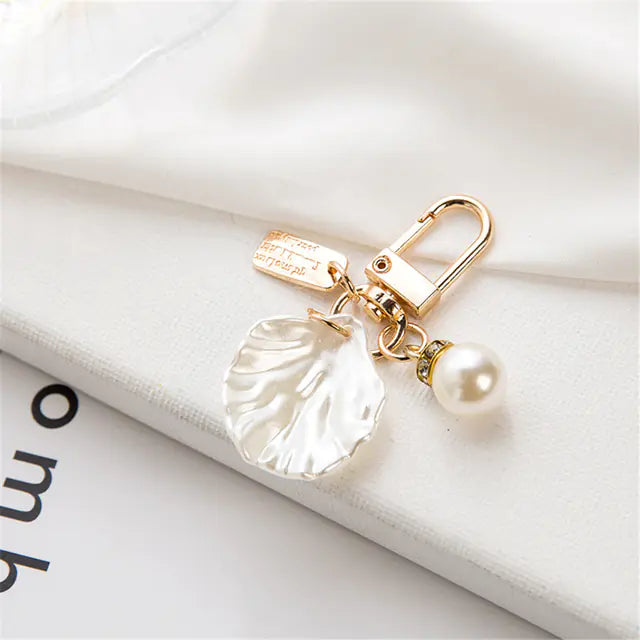Elegant Peach Heart Shell Pendant Key Chain with Pearl