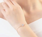 Pulsera con diamantes y piedra lunar bañada en oro