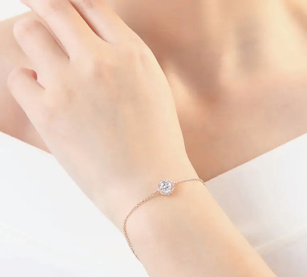 Pulsera con diamantes y piedra lunar bañada en oro